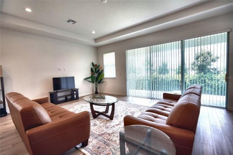 House in Apopka, Florida 4 bedrooms, 216.56 sq.m. № 2396185 - photo 6
