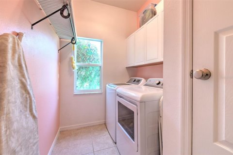 House in Fish Hawk, Florida 4 bedrooms, 225.2 sq.m. № 1852681 - photo 9