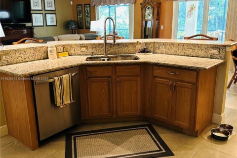 House in Port St. Lucie, Florida 4 bedrooms, 207.73 sq.m. № 1826102 - photo 9