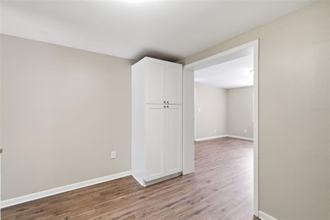 Villa ou maison à vendre à Tampa, Floride: 4 chambres, 114.36 m2 № 2321201 - photo 10