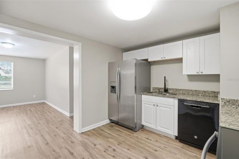 Villa ou maison à vendre à Tampa, Floride: 4 chambres, 114.36 m2 № 2321201 - photo 8