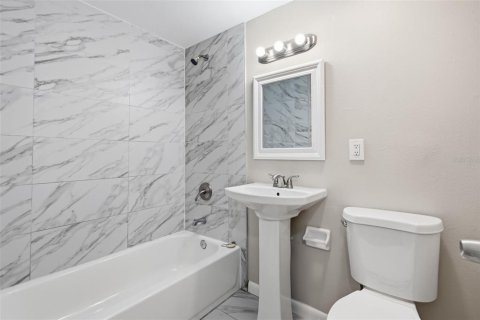 Villa ou maison à vendre à Tampa, Floride: 4 chambres, 114.36 m2 № 2321201 - photo 21