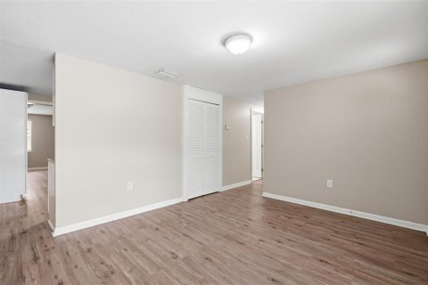 Villa ou maison à vendre à Tampa, Floride: 4 chambres, 114.36 m2 № 2321201 - photo 7