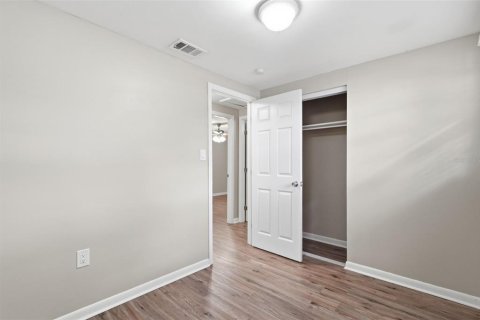 Villa ou maison à vendre à Tampa, Floride: 4 chambres, 114.36 m2 № 2321201 - photo 12