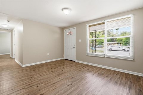 Villa ou maison à vendre à Tampa, Floride: 4 chambres, 114.36 m2 № 2321201 - photo 5