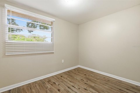Villa ou maison à vendre à Tampa, Floride: 4 chambres, 114.36 m2 № 2321201 - photo 11