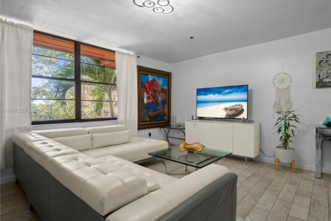 Condo in Miami, Florida, 3 bedrooms  № 2004620 - photo 27