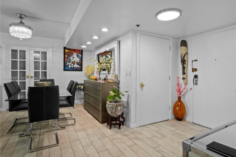 Condo in Miami, Florida, 3 bedrooms  № 2004620 - photo 14