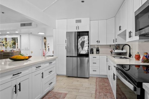 Condo in Miami, Florida, 3 bedrooms  № 2004620 - photo 23