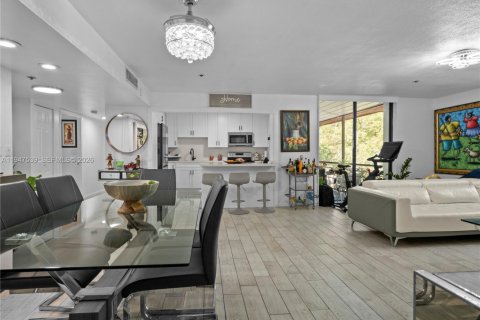 Condo in Miami, Florida, 3 bedrooms  № 2004620 - photo 19