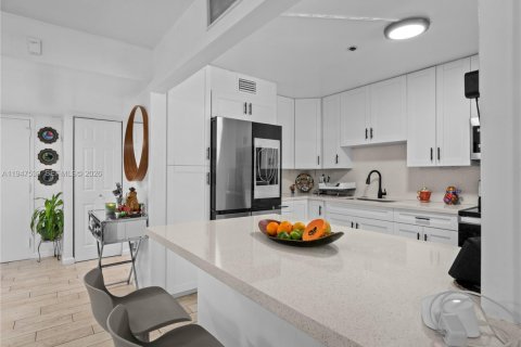 Condo in Miami, Florida, 3 bedrooms  № 2004620 - photo 22