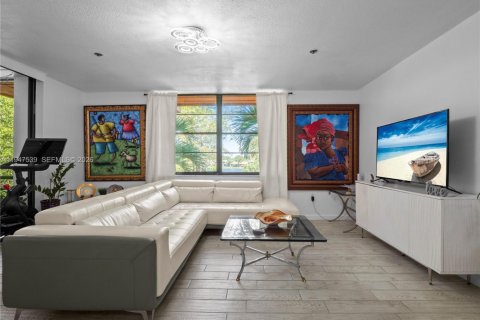 Condo in Miami, Florida, 3 bedrooms  № 2004620 - photo 28