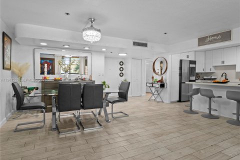 Condo in Miami, Florida, 3 bedrooms  № 2004620 - photo 18