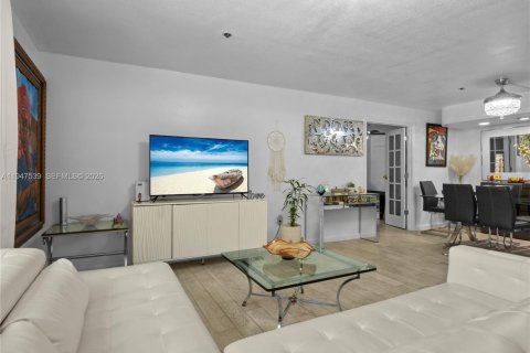 Condo in Miami, Florida, 3 bedrooms  № 2004620 - photo 25