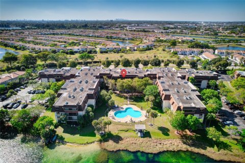 Condo in Miami, Florida, 3 bedrooms  № 2004620