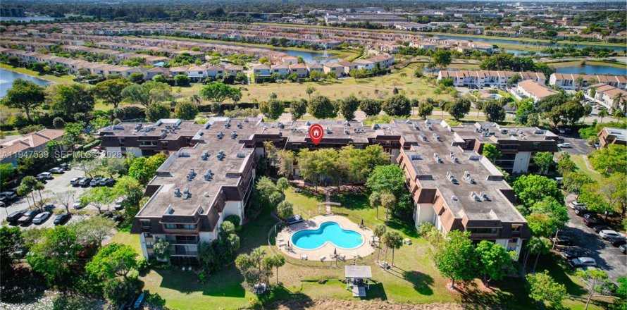 Condo in Miami, Florida, 3 bedrooms  № 2004620