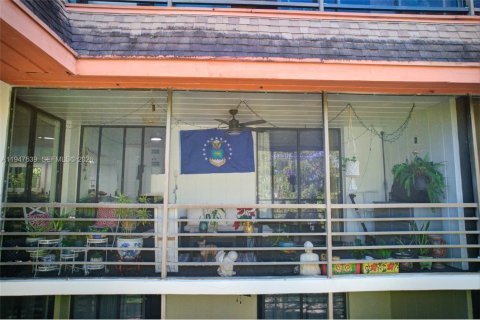 Condo in Miami, Florida, 3 bedrooms  № 2004620 - photo 5