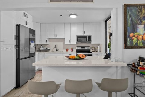 Condo in Miami, Florida, 3 bedrooms  № 2004620 - photo 21