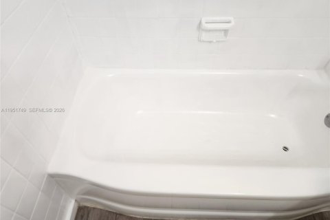 Apartment in North Miami Beach, Florida 1 bedroom, 54.35 sq.m. № 2006218 - photo 5