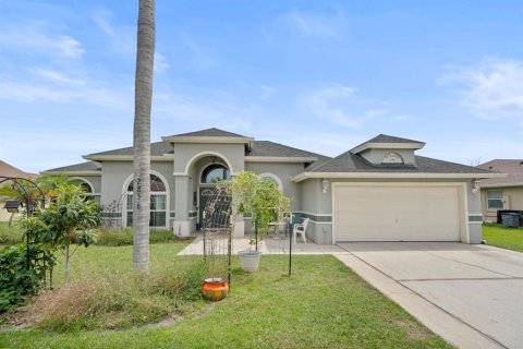 House in Kissimmee, Florida 4 bedrooms, 222.78 sq.m. № 2310655
