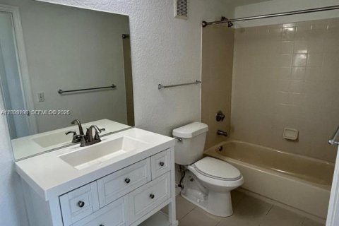 Condo in North Lauderdale, Florida, 1 bedroom № 2073324 - photo 16
