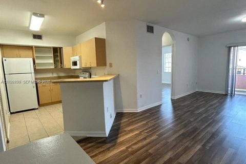 Condo in North Lauderdale, Florida, 1 bedroom № 2073324 - photo 3