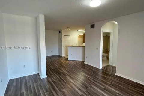 Condo in North Lauderdale, Florida, 1 bedroom № 2073324 - photo 2