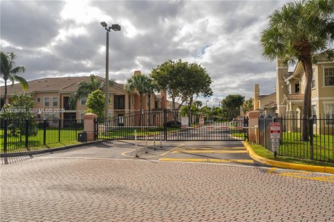 Condo in North Lauderdale, Florida, 1 bedroom № 2073324 - photo 5