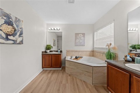 Villa ou maison à vendre à New Port Richey, Floride: 4 chambres, 265.51 m2 № 2354452 - photo 20