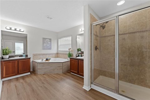 Villa ou maison à vendre à New Port Richey, Floride: 4 chambres, 265.51 m2 № 2354452 - photo 16