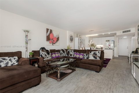 Купить кондоминиум в Авентура, Флорида 1 спальня, 99.03м2, № 2041895 - фото 11