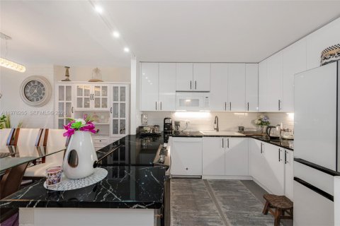 Купить кондоминиум в Авентура, Флорида 1 спальня, 99.03м2, № 2041895 - фото 6