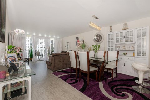 Купить кондоминиум в Авентура, Флорида 1 спальня, 99.03м2, № 2041895 - фото 10