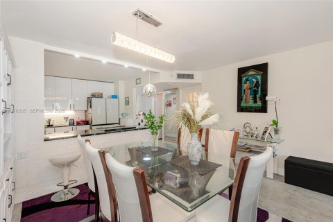 Купить кондоминиум в Авентура, Флорида 1 спальня, 99.03м2, № 2041895 - фото 7