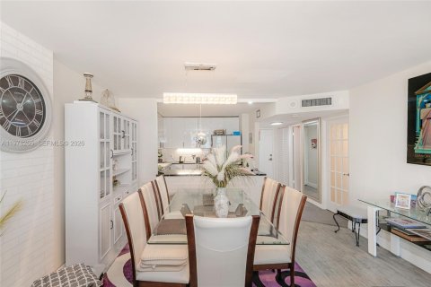 Купить кондоминиум в Авентура, Флорида 1 спальня, 99.03м2, № 2041895 - фото 8