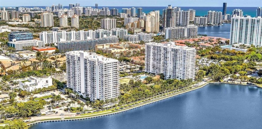 Кондоминиум с 1 спальней в Авентура, Флорида № 2041895