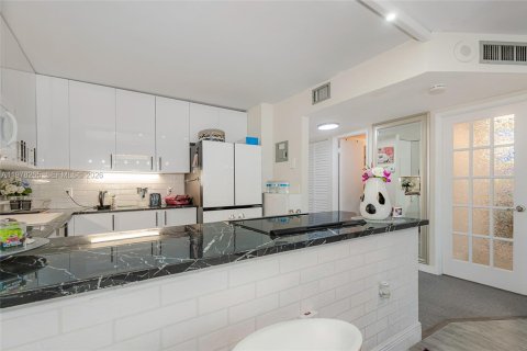 Купить кондоминиум в Авентура, Флорида 1 спальня, 99.03м2, № 2041895 - фото 5