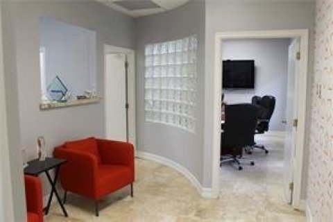 Propiedad comercial en alquiler en Pembroke Pines, Florida № 1172864 - foto 1