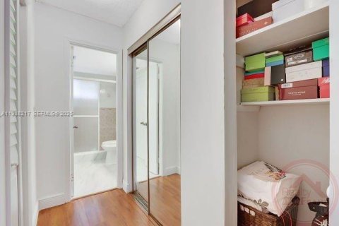 Condominio en venta en Miami, Florida, 1 dormitorio, 66.15 m2 № 2259810 - foto 8