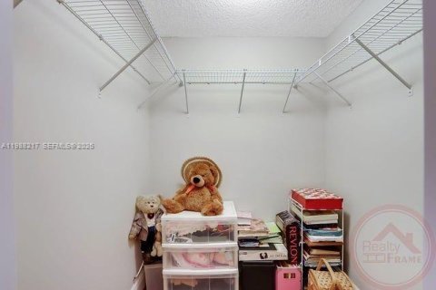 Condominio en venta en Miami, Florida, 1 dormitorio, 66.15 m2 № 2259810 - foto 10