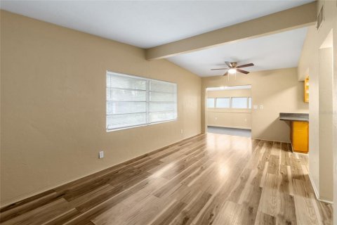 Villa ou maison à louer à Saint Petersburg, Floride: 2 chambres, 114.36 m2 № 2415466 - photo 10