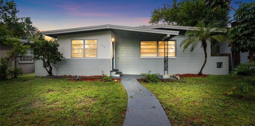 Villa ou maison à Saint Petersburg, Floride 2 chambres, 114.36 m2 № 2415466