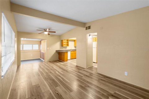 Villa ou maison à louer à Saint Petersburg, Floride: 2 chambres, 114.36 m2 № 2415466 - photo 12