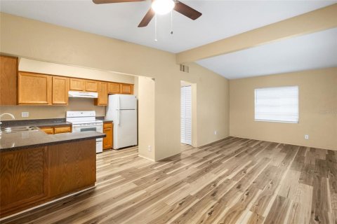 Villa ou maison à louer à Saint Petersburg, Floride: 2 chambres, 114.36 m2 № 2415466 - photo 13