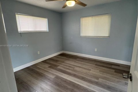 Снять в аренду виллу или дом в Санрайз, Флорида 2 спальни, 88.72м2, № 2041267 - фото 13