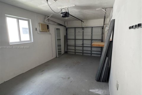 Снять в аренду виллу или дом в Санрайз, Флорида 2 спальни, 88.72м2, № 2041267 - фото 19