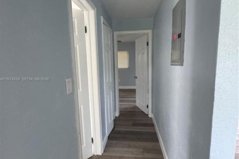 Снять в аренду виллу или дом в Санрайз, Флорида 2 спальни, 88.72м2, № 2041267 - фото 10