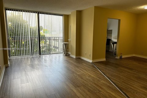 Condo in Sunny Isles Beach, Florida, 1 bedroom  № 1994176 - photo 4