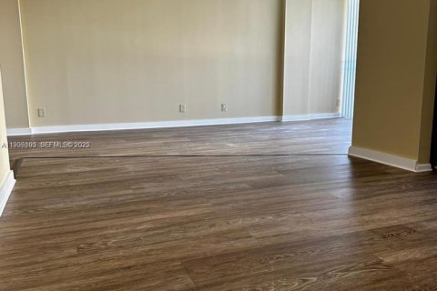 Condo in Sunny Isles Beach, Florida, 1 bedroom  № 1994176 - photo 11