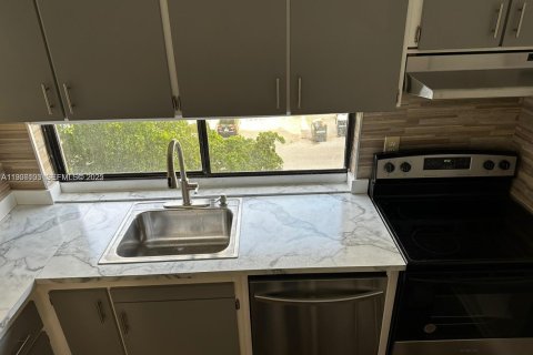 Condo in Sunny Isles Beach, Florida, 1 bedroom  № 1994176 - photo 8